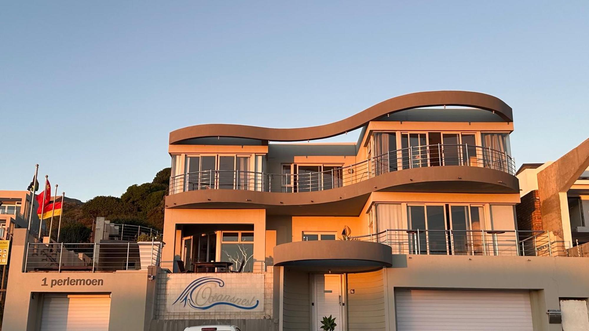 Oceansnest Guest House Bloubergstrand Exterior photo